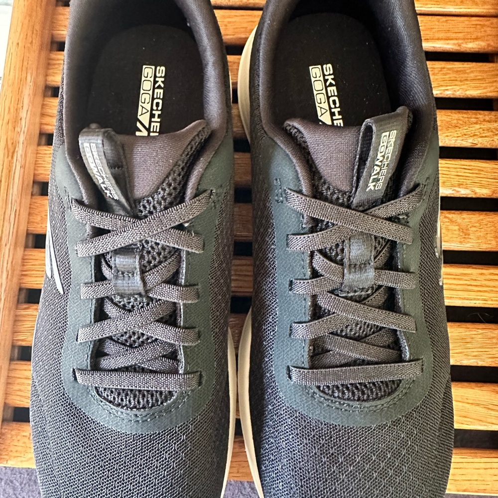 Skechers Black Sneakers with Breathable Knit and Sleek Silhouette - Picture 11 of 14